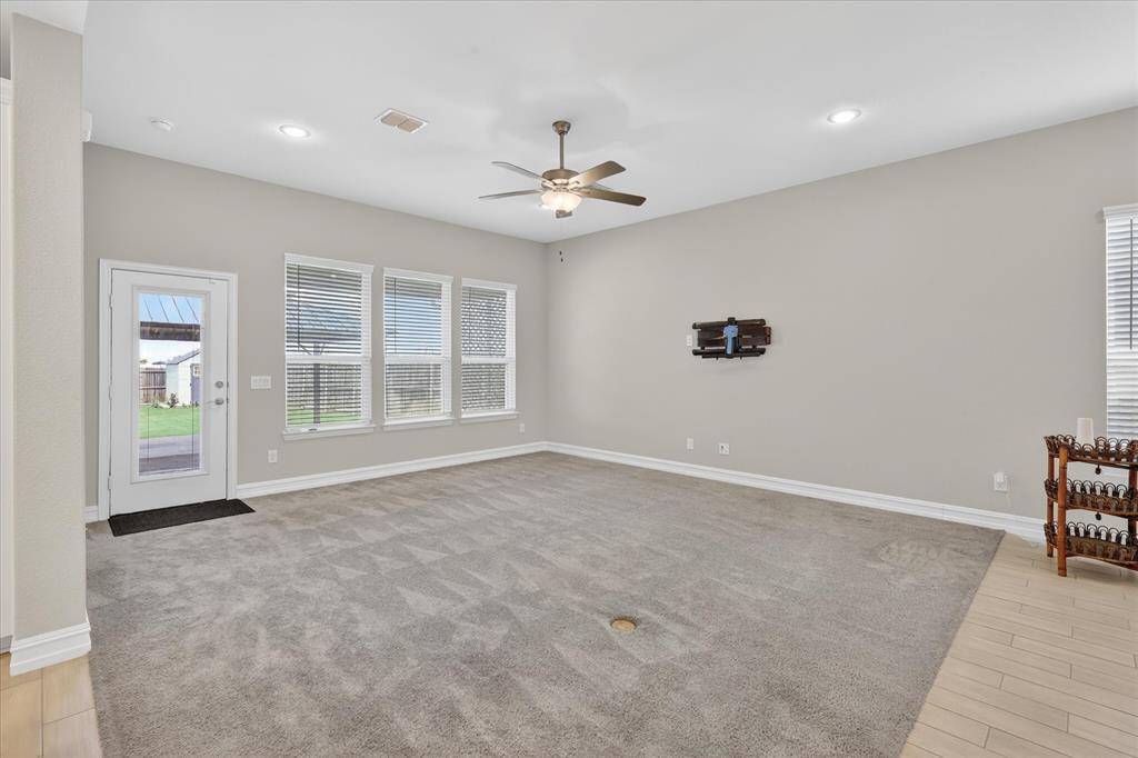 940 Crest Breeze Drive, Fort Worth, TX 76052