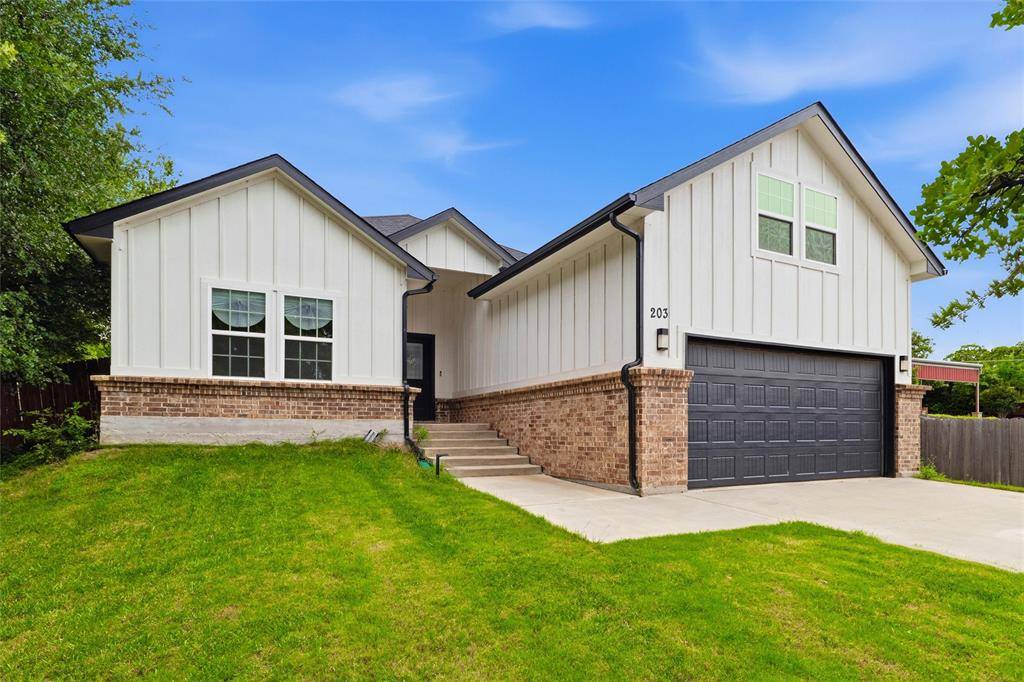 203 Pioneer Drive, Keene, TX 76059