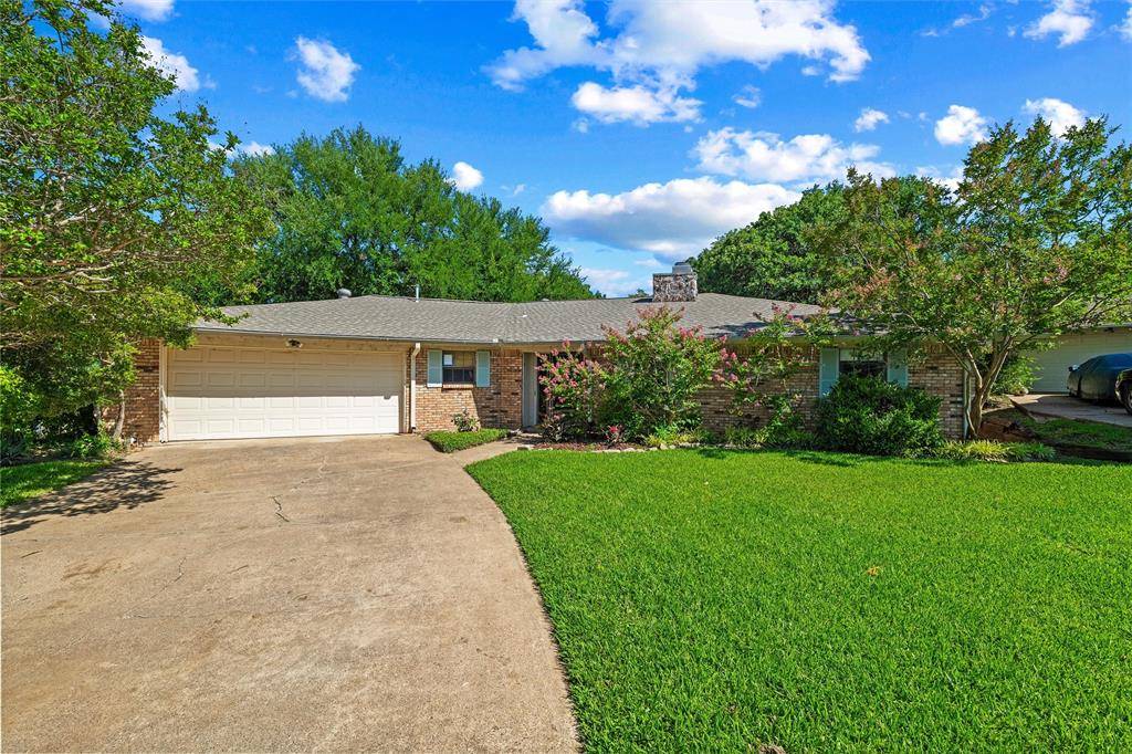 4709 Wood Springs Court, Arlington, TX 76017