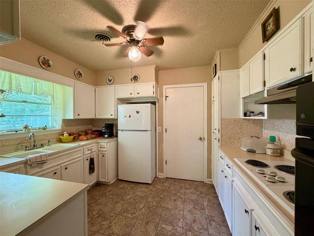 802 W 4th Street, Clarksville, TX 75426