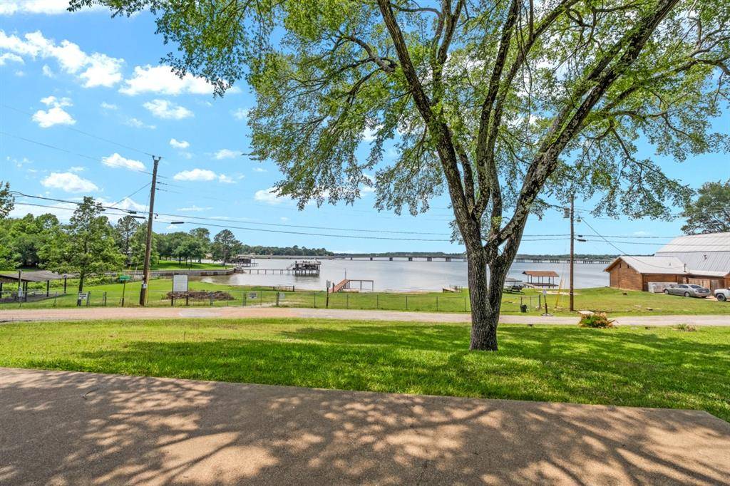 100 W Oak Acres Drive, Malakoff, TX 75148