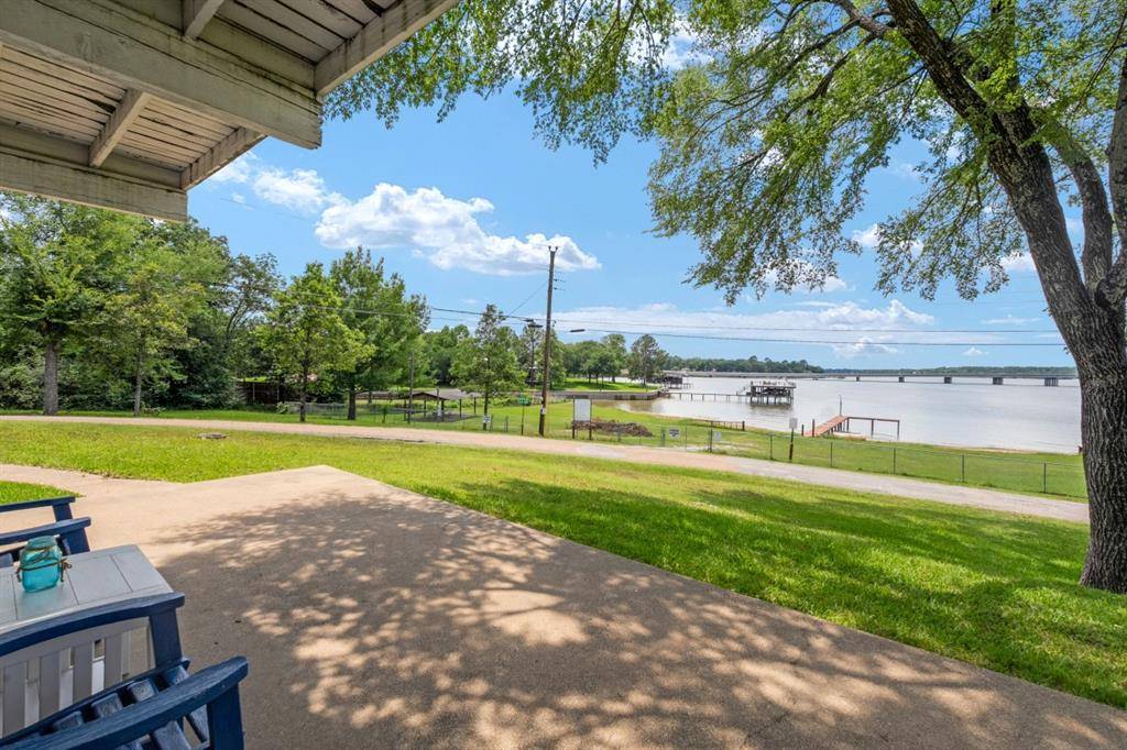 100 W Oak Acres Drive, Malakoff, TX 75148