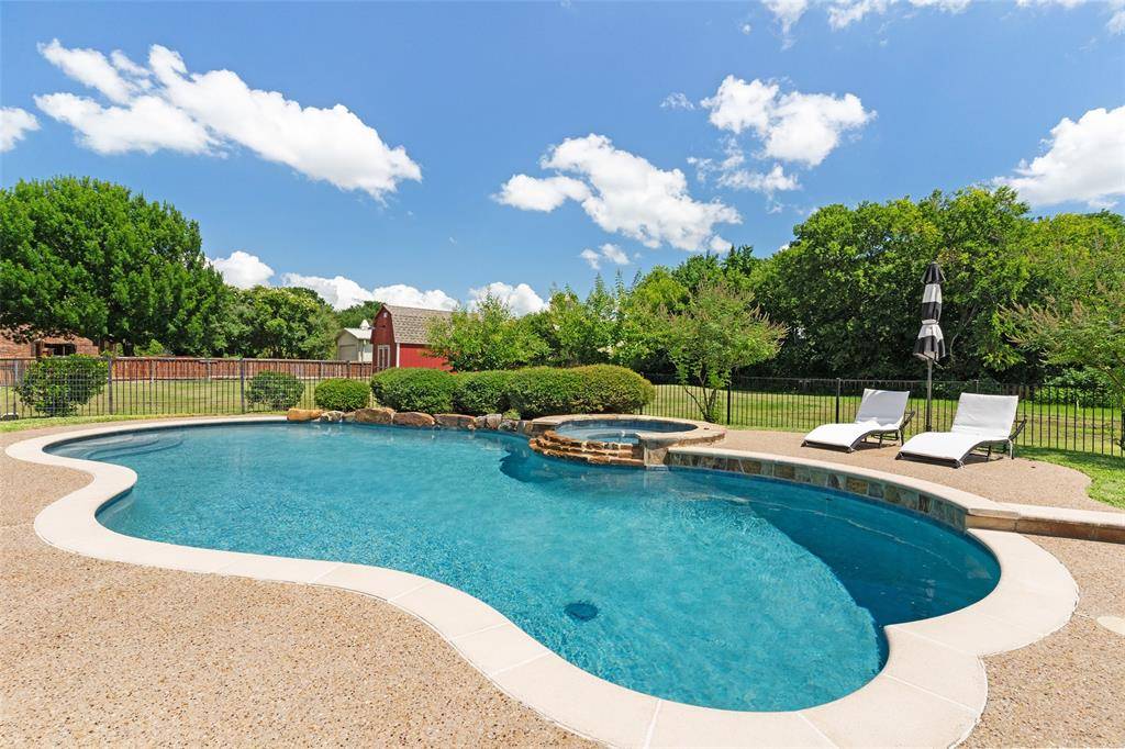 2305 Silver Maple Drive, St. Paul, TX 75098