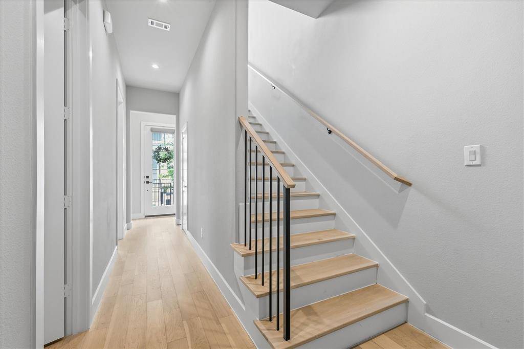 131 Garden Court E, Arlington, TX 76013