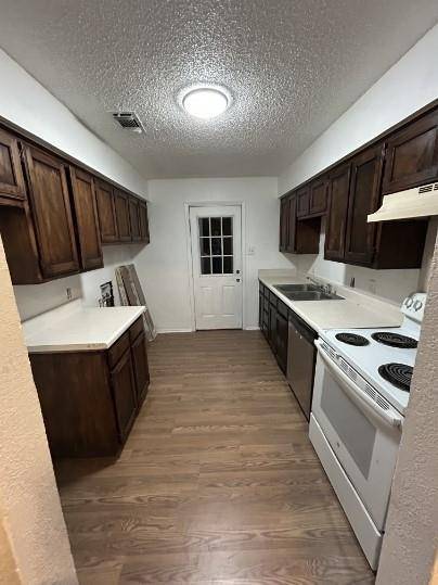 206 Pine Meadow Drive, Kennedale, TX 76060
