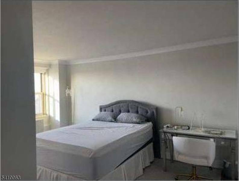 28 Riverside Ave Riv Twr #11H, Red Bank Boro, NJ 07701