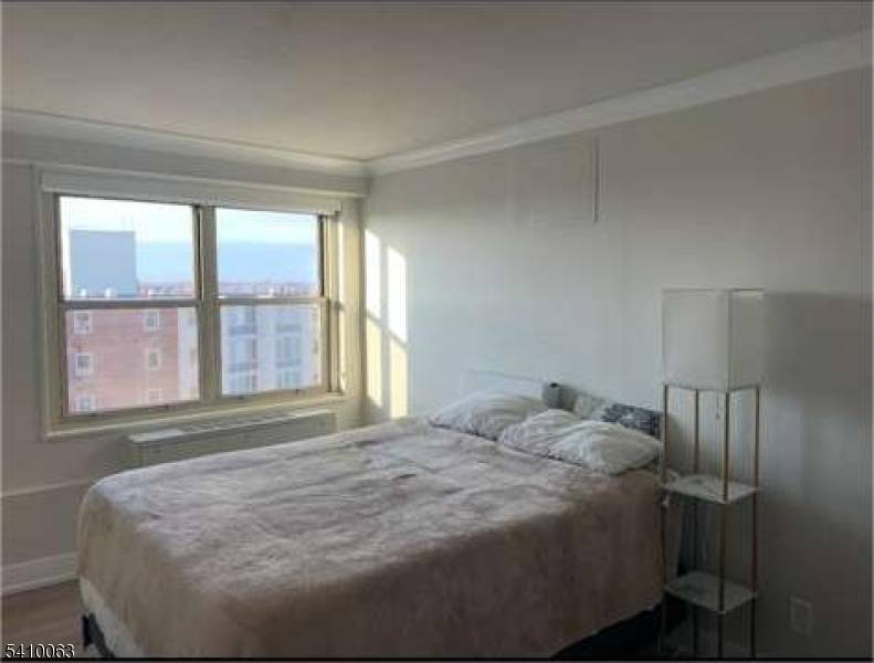 28 Riverside Ave Riv Twr #11H, Red Bank Boro, NJ 07701