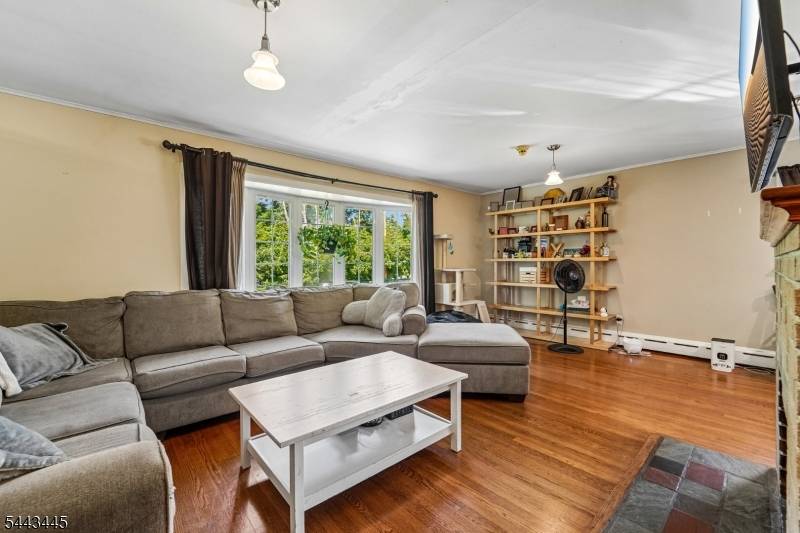22 Arlington Ave, Mount Arlington Boro, NJ 07856