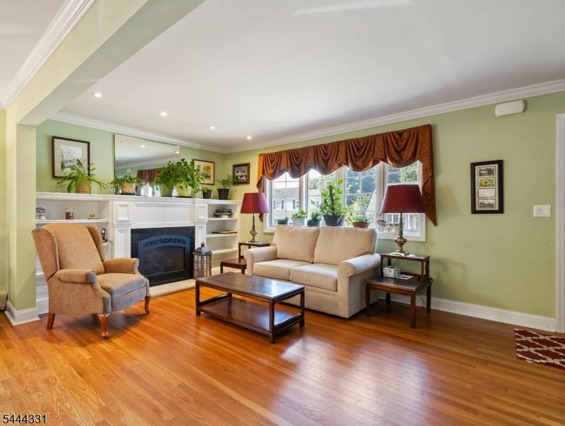 99 Lynwood Rd, Verona Twp., NJ 07044