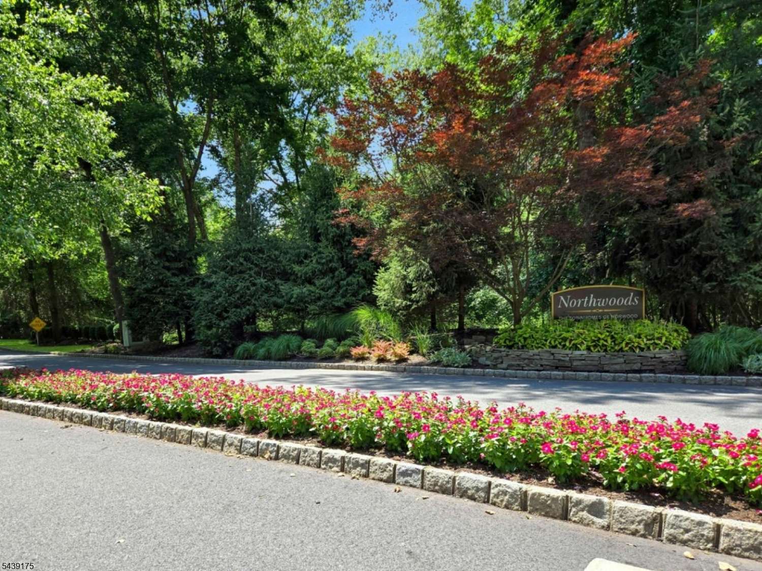 814 Hemlock Ct, Norwood Boro, NJ 07648
