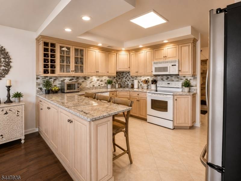 1 Claridge Dr #808, Verona Twp., NJ 07044