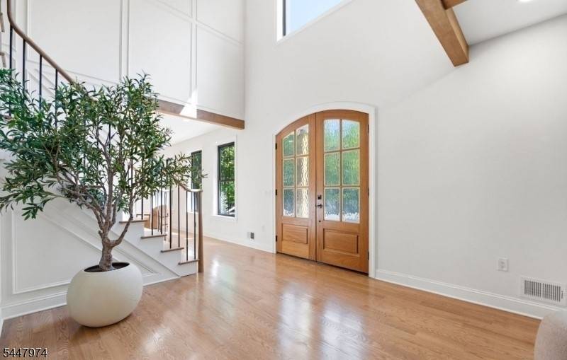 61 Hickory St, Metuchen Boro, NJ 08840