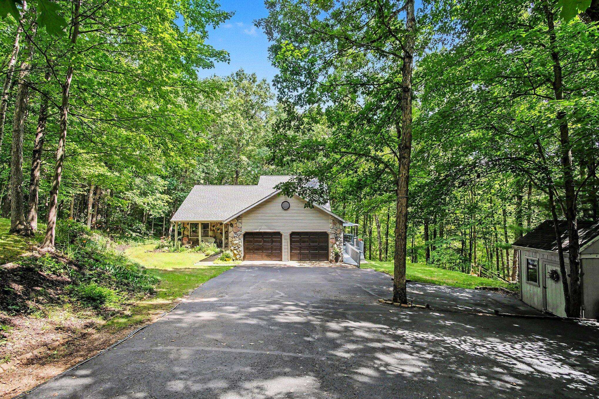 11793 W Baker RD, Eureka Twp, MI 48838