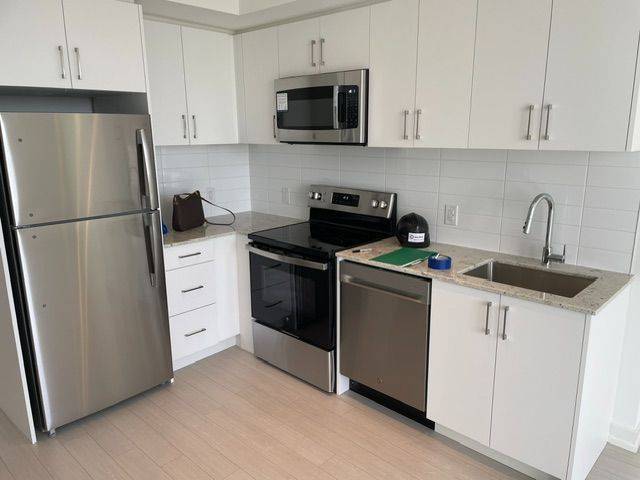 4010 Eglinton AVE W #809, Toronto W09, ON M9A 0G5