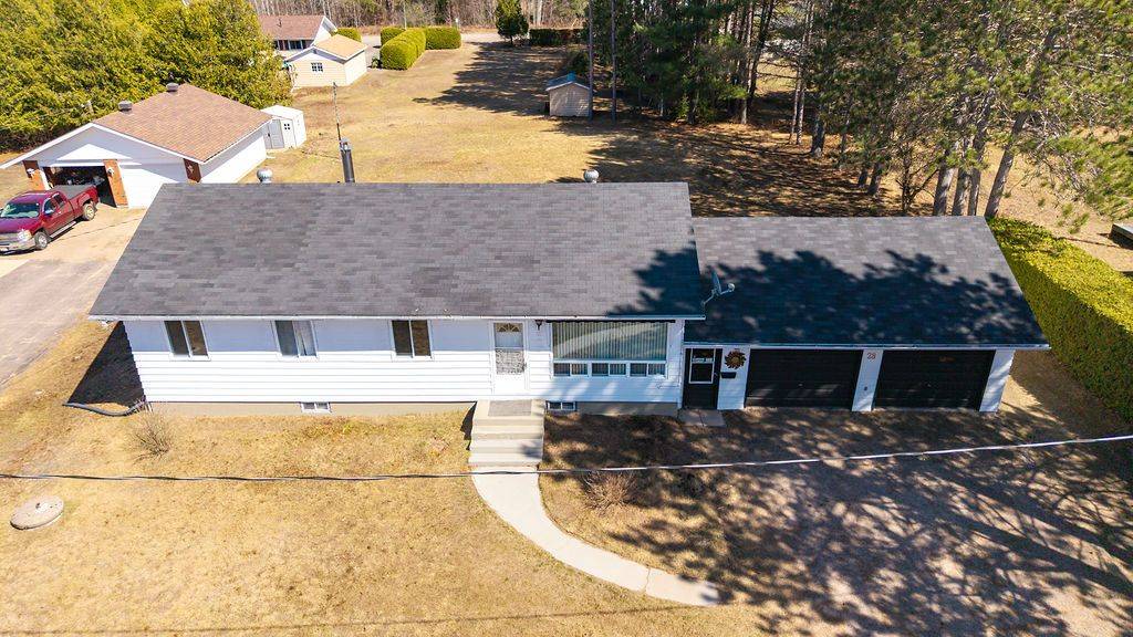 28 Jackpine ST, Madawaska Valley, ON K0J 1B0