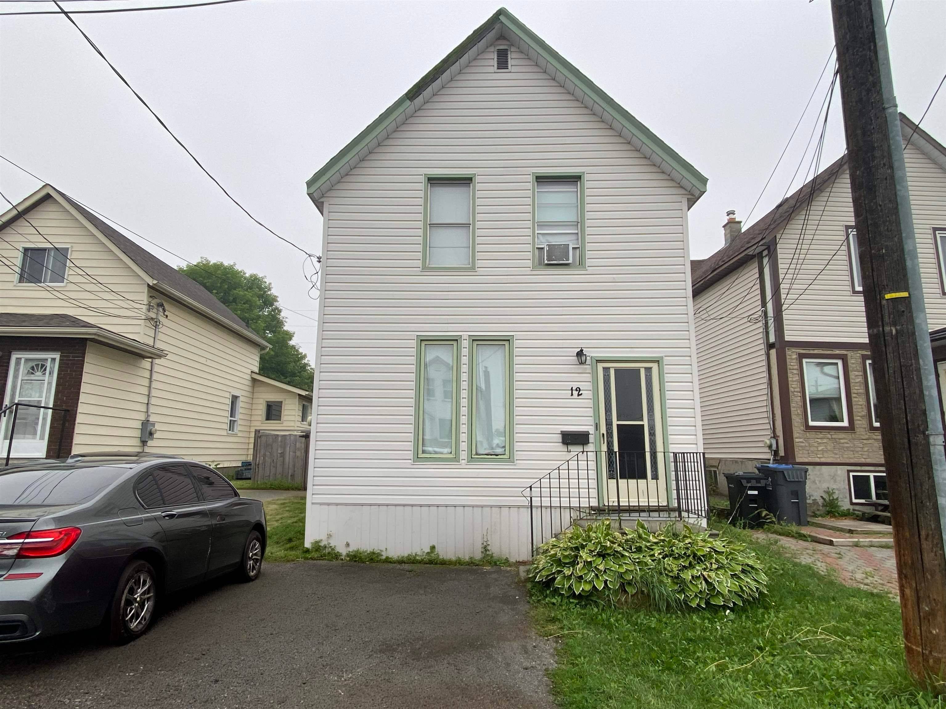 12 Machar AVE, Thunder Bay, ON P7B 2Y3