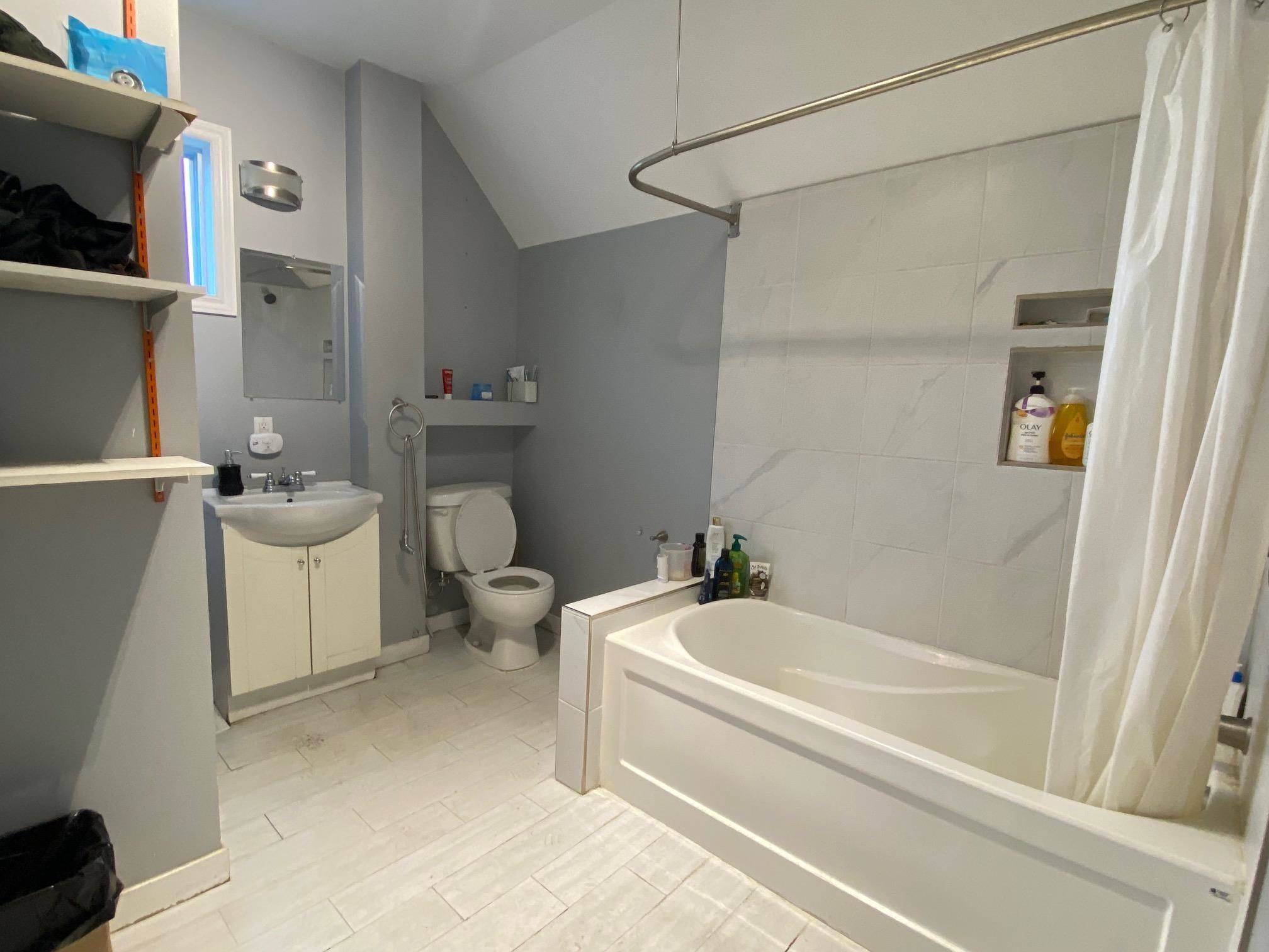 12 Machar AVE, Thunder Bay, ON P7B 2Y3