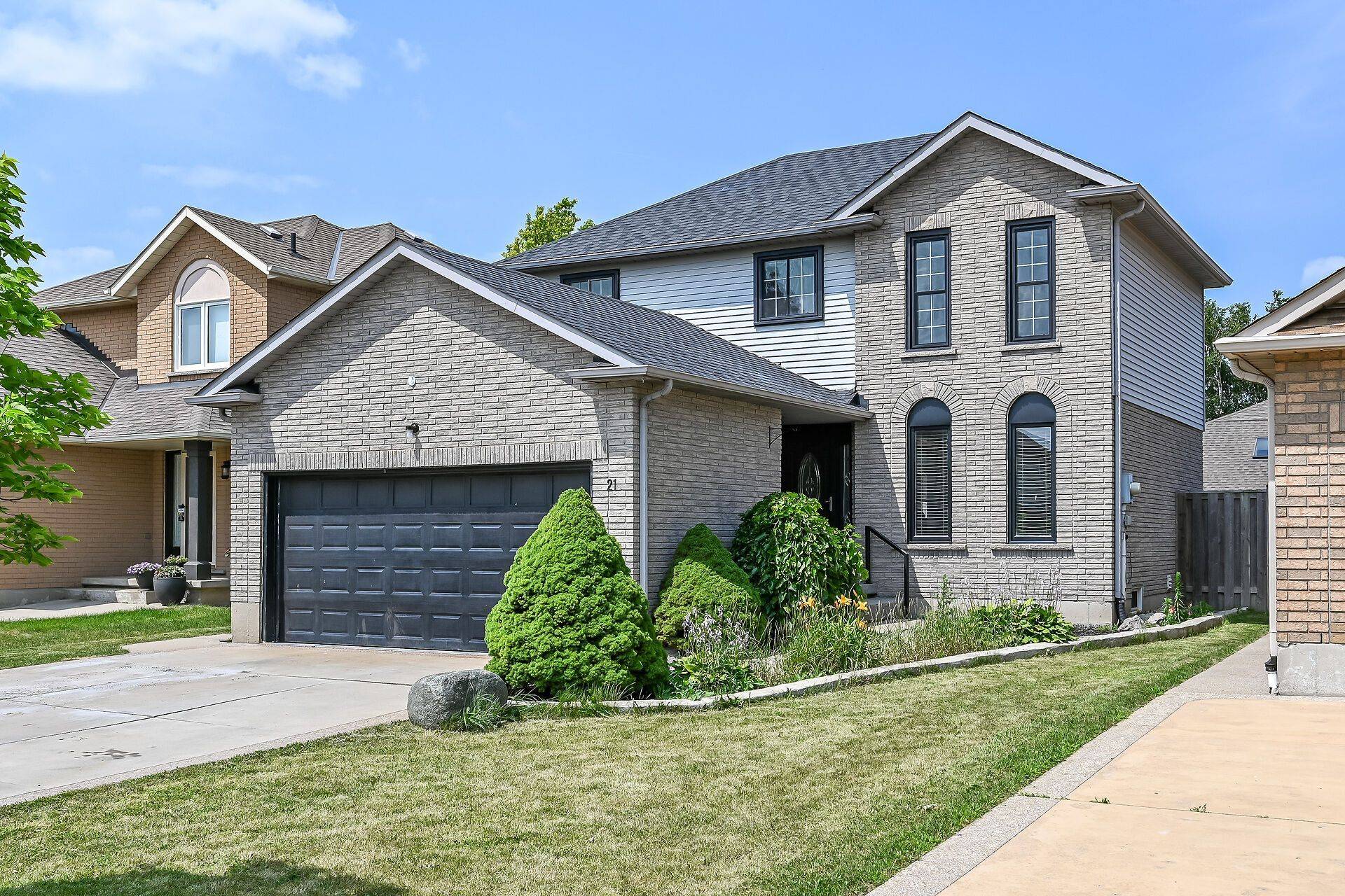 21 Springgarden CRES, Hamilton, ON L8J 2S5