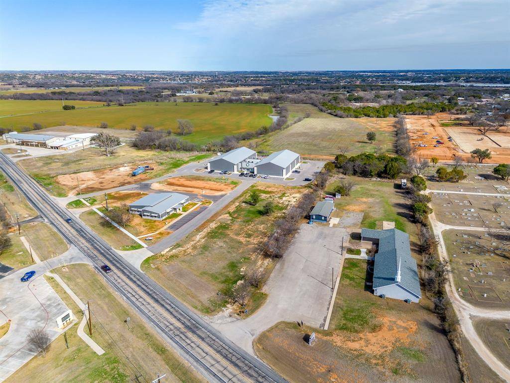 900 Tucker Way, Granbury, TX 76048