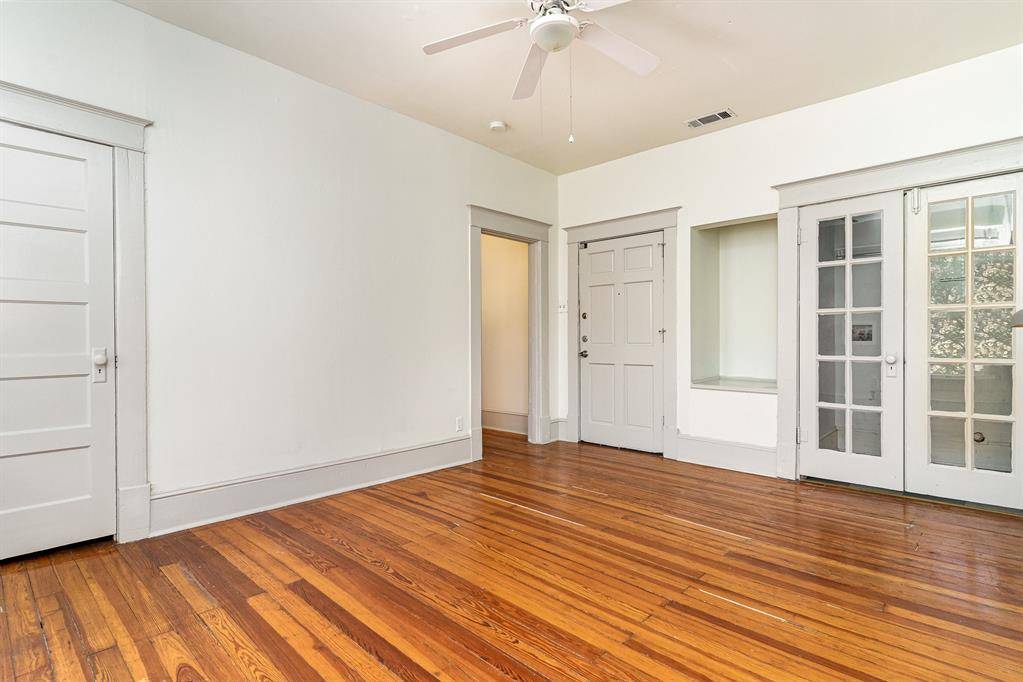 1230 Kings Highway, Dallas, TX 75208