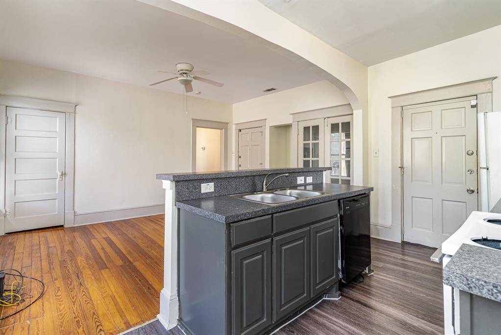 1230 Kings Highway, Dallas, TX 75208