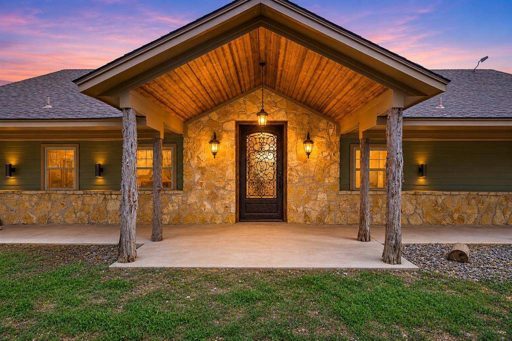 722 Three Skillet Road, Springtown, TX 76082