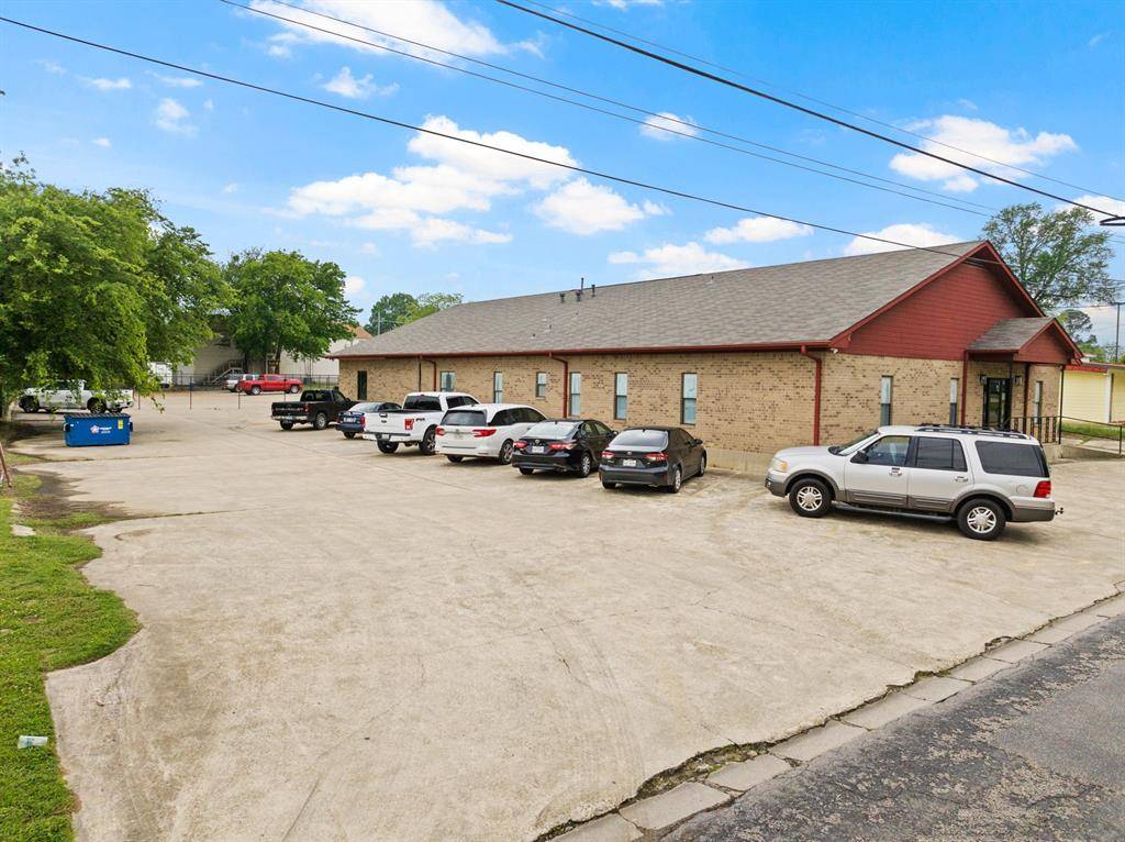 107 E 11th Street, Mount Pleasant, TX 75455