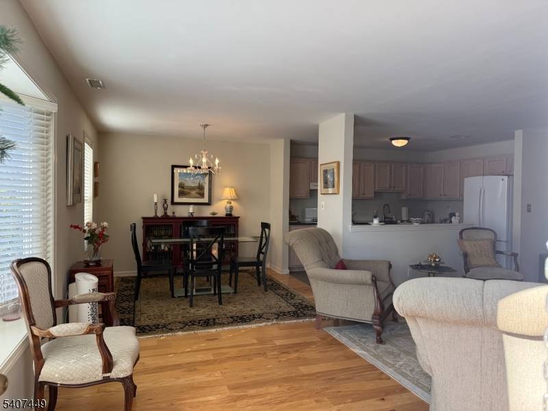 37 Chanda Ct, Clifton City, NJ 07012