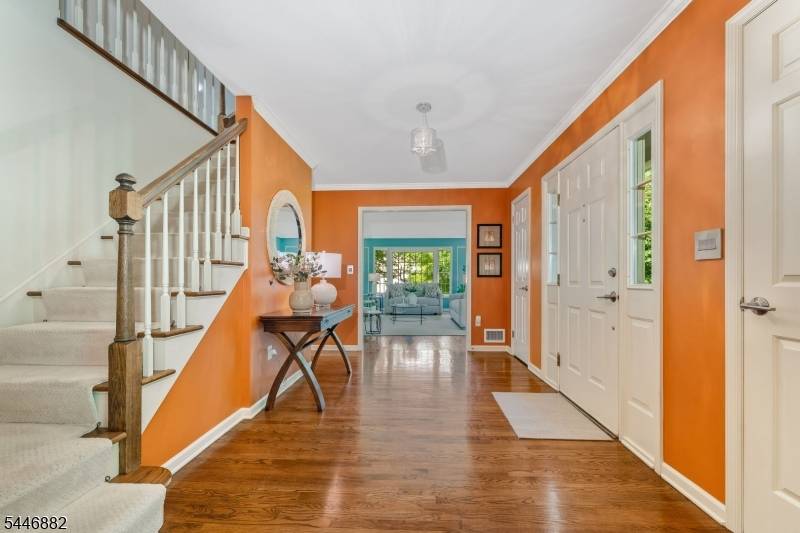 33 Willow Dr, Chester Twp., NJ 07930