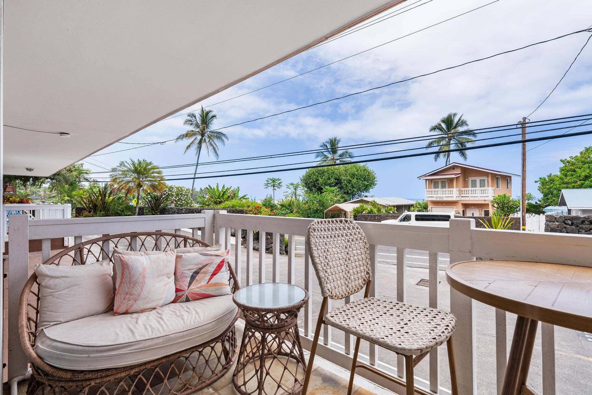 78-6665 ALII DR #101, Kailua Kona, HI 96740