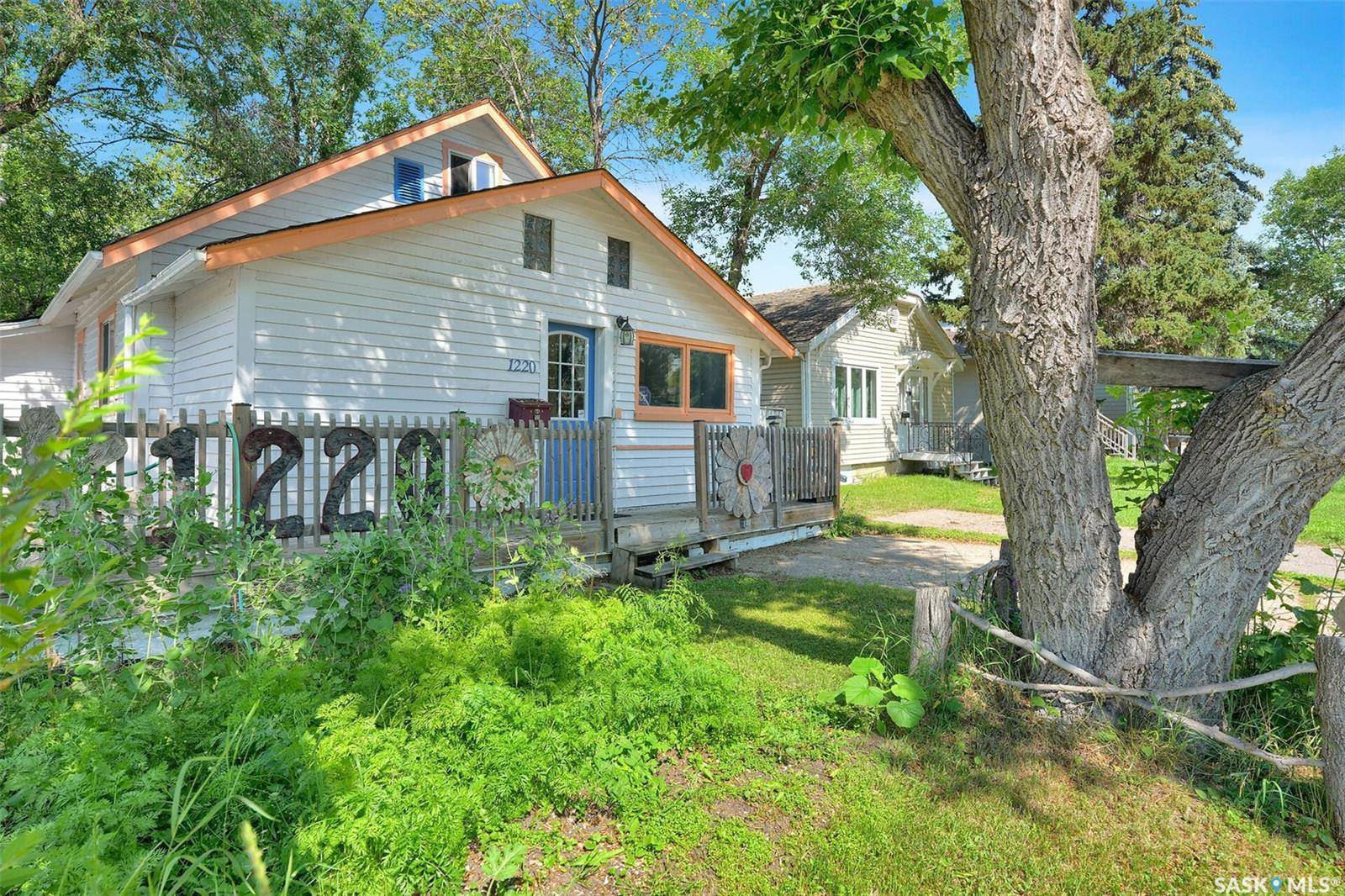 1220 QUEEN STREET, Regina, SK S4T 4B4