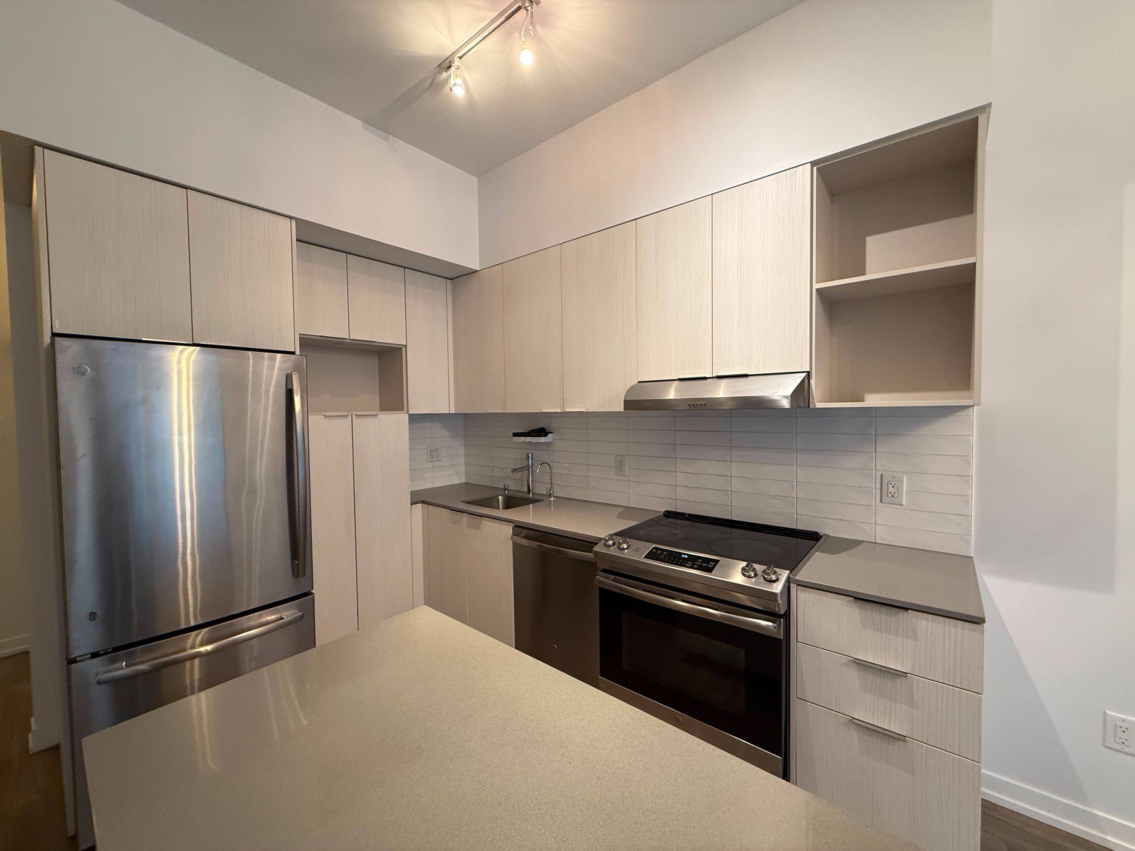 2520 Eglinton AVE W #323, Mississauga, ON L5M 0Y4