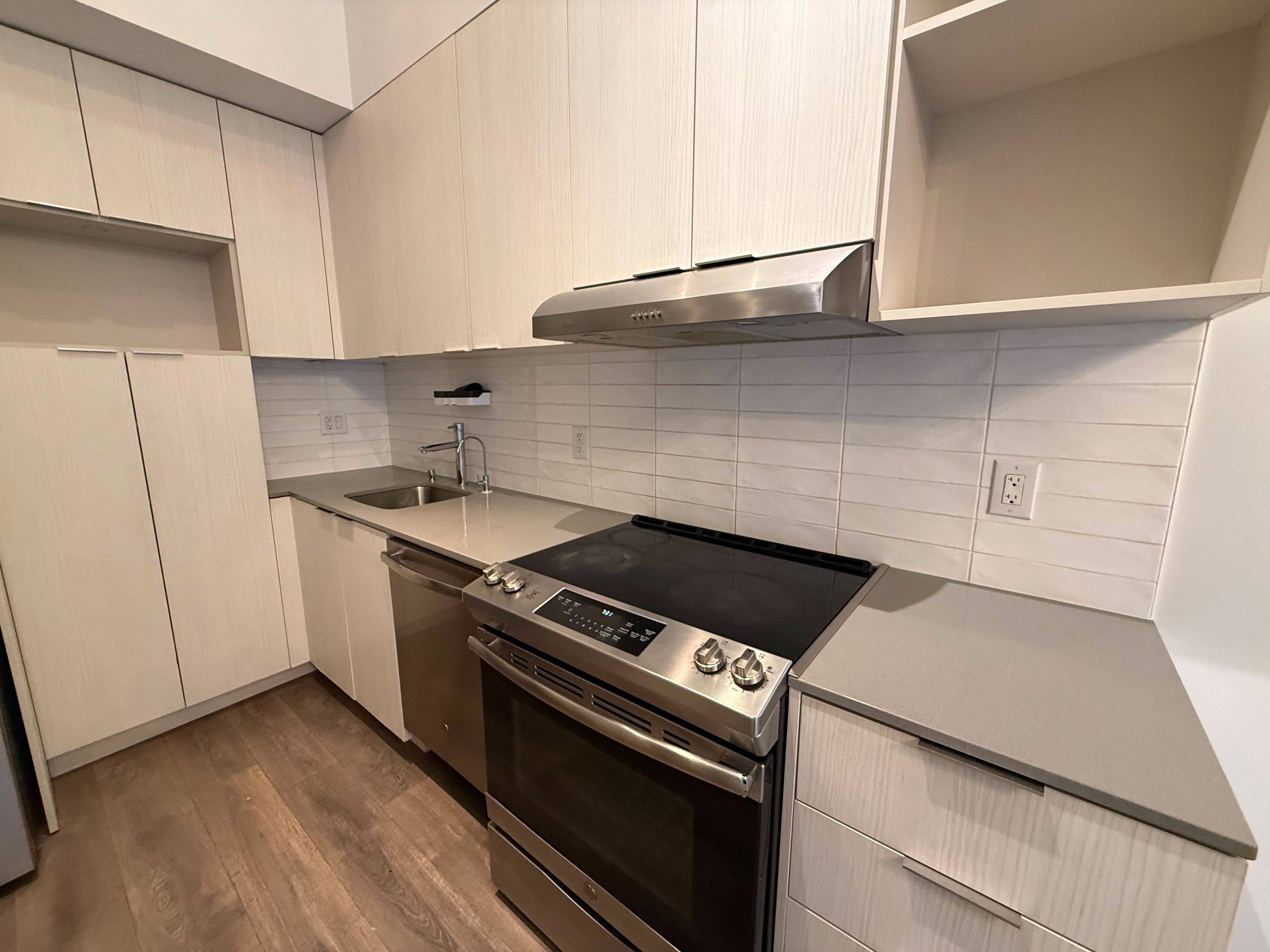 2520 Eglinton AVE W #323, Mississauga, ON L5M 0Y4