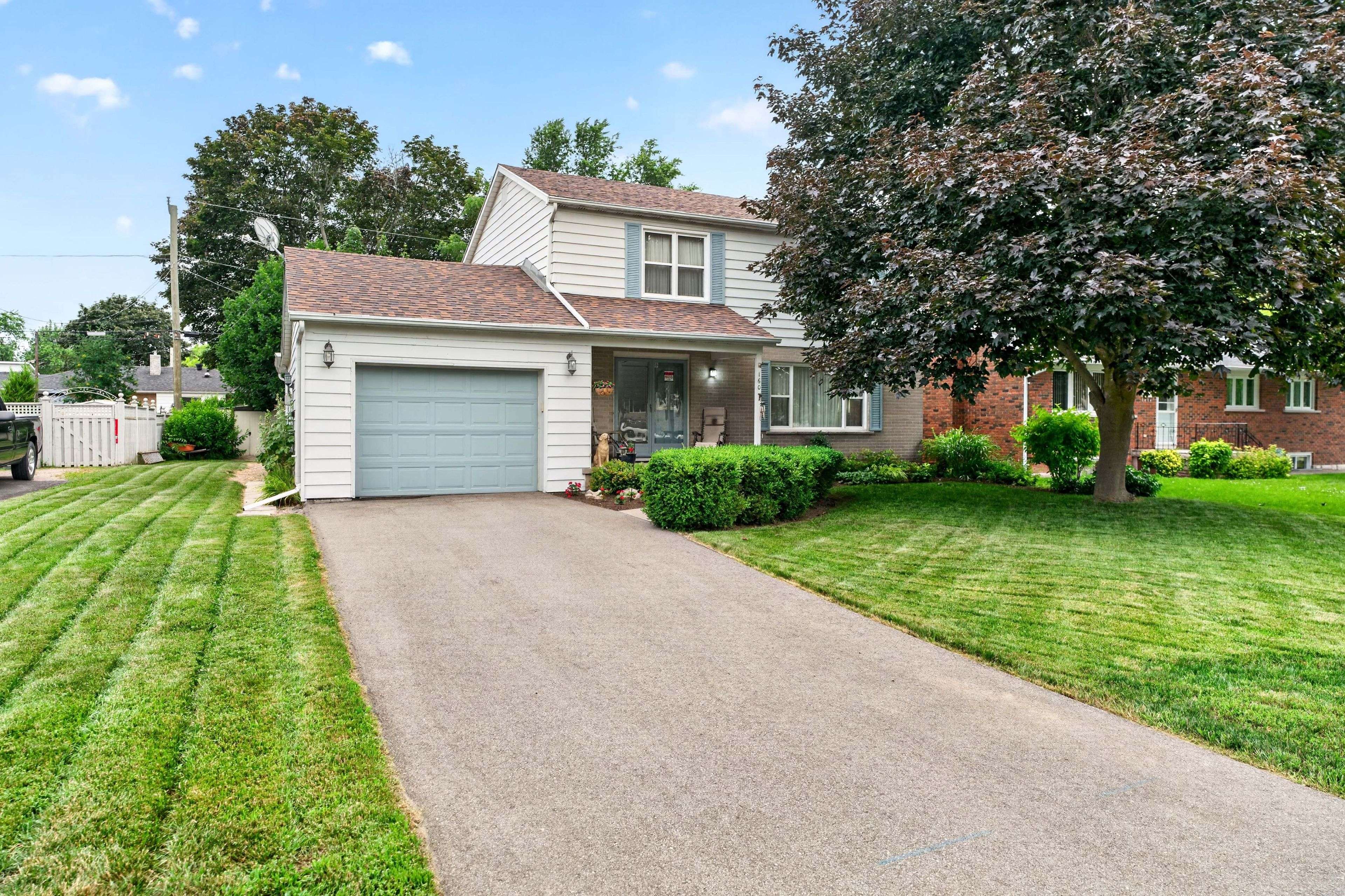 160 Elmwood DR, Gananoque, ON K7G 1N9