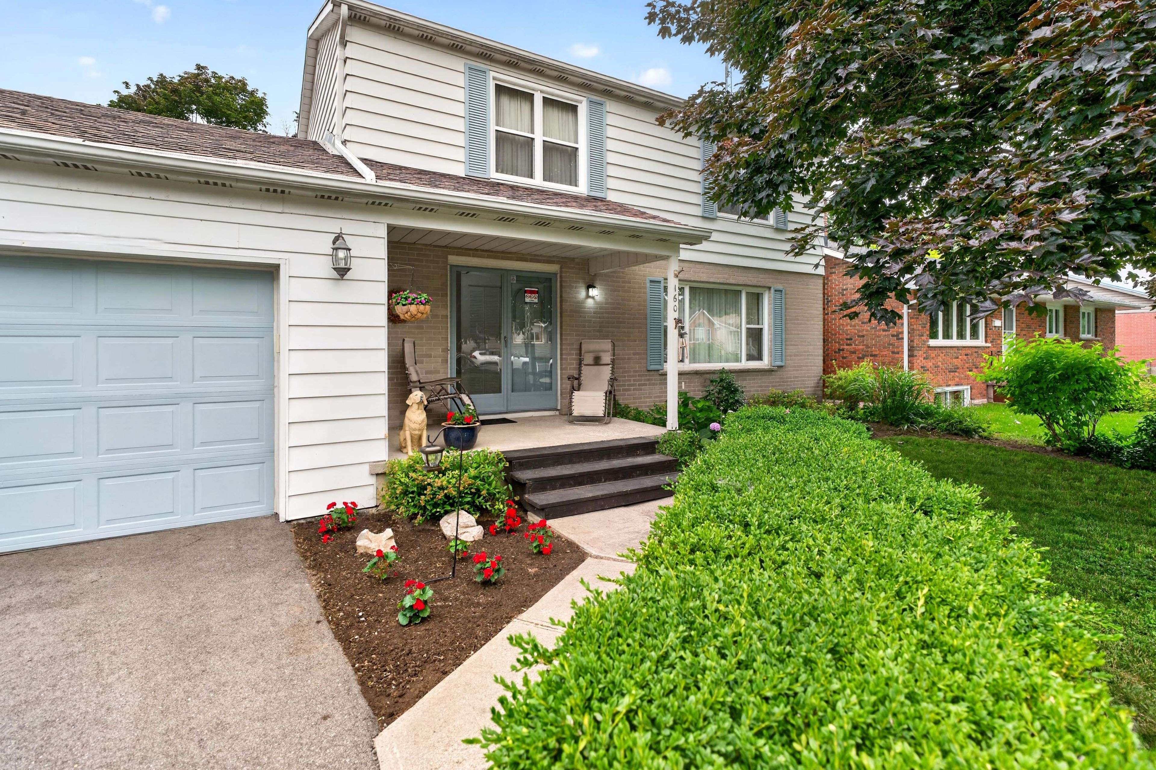 160 Elmwood DR, Gananoque, ON K7G 1N9