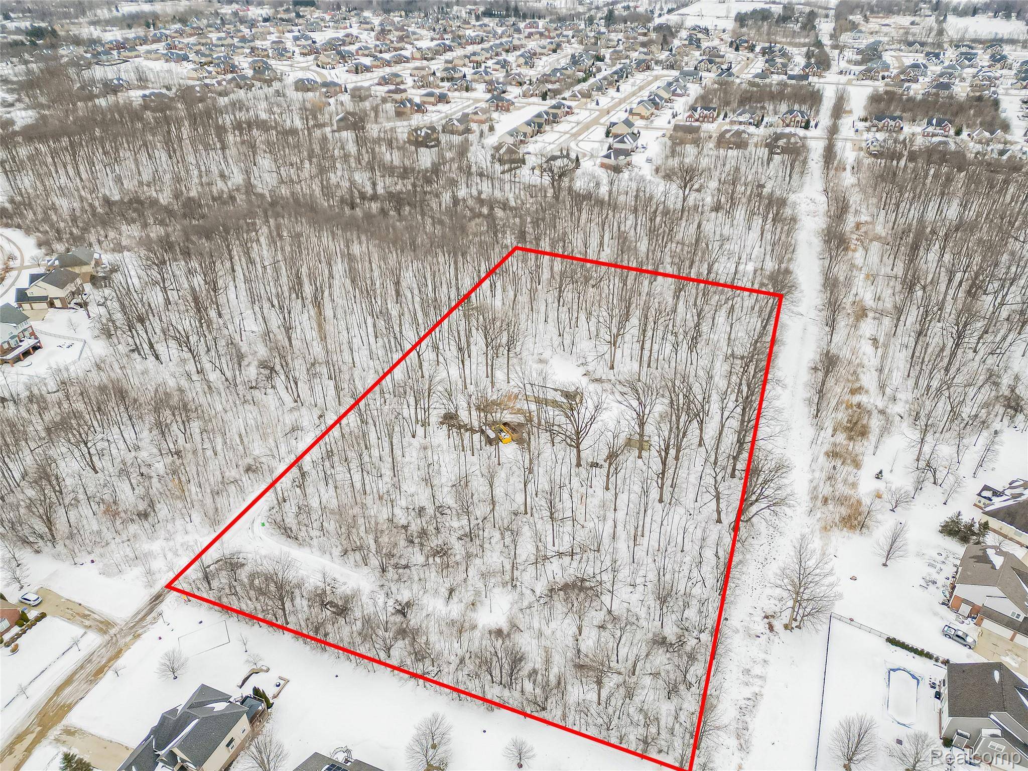 52485 10 Mile RD, Lyon Charter Township, MI 48178