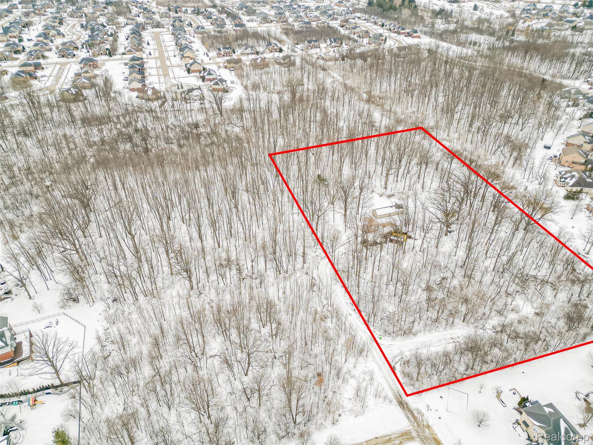 52485 10 Mile RD, Lyon Charter Township, MI 48178