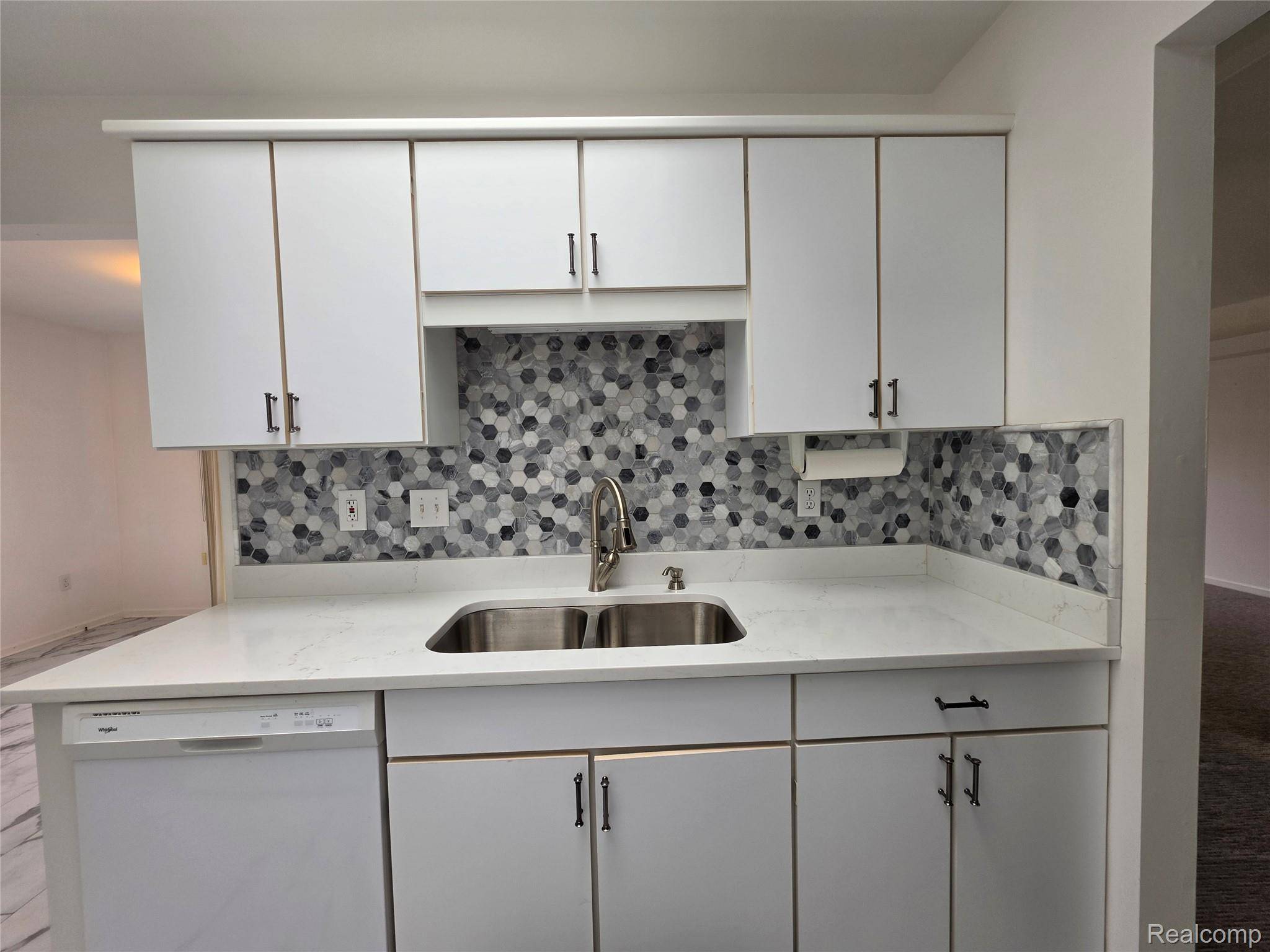 48484 Savoy CT, Shelby Charter Township, MI 48315