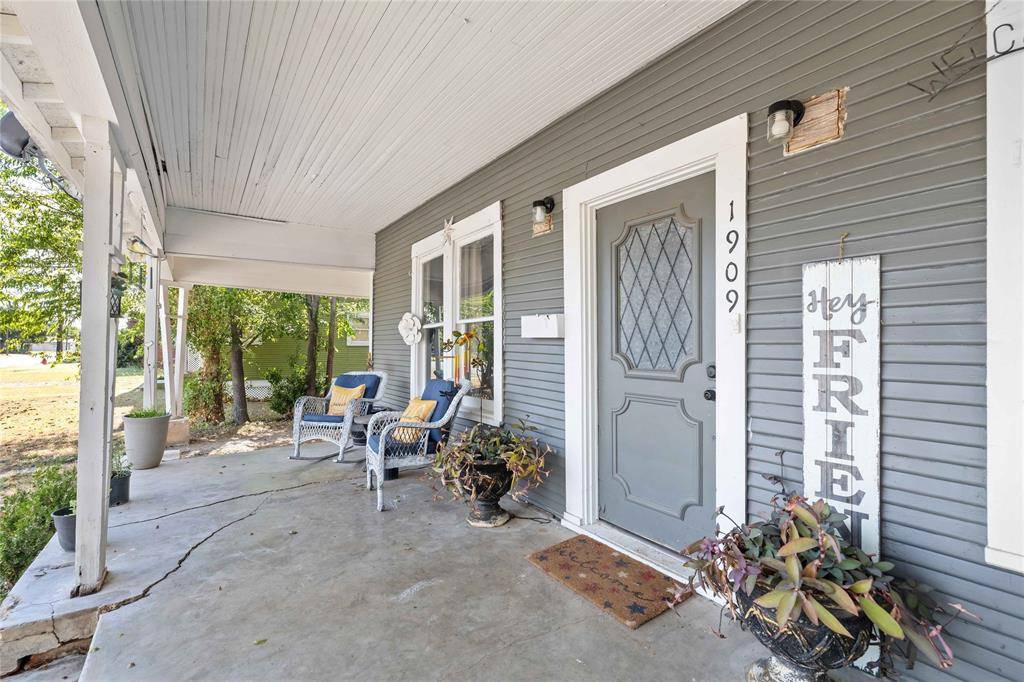 1909 Coggin Avenue, Brownwood, TX 76801