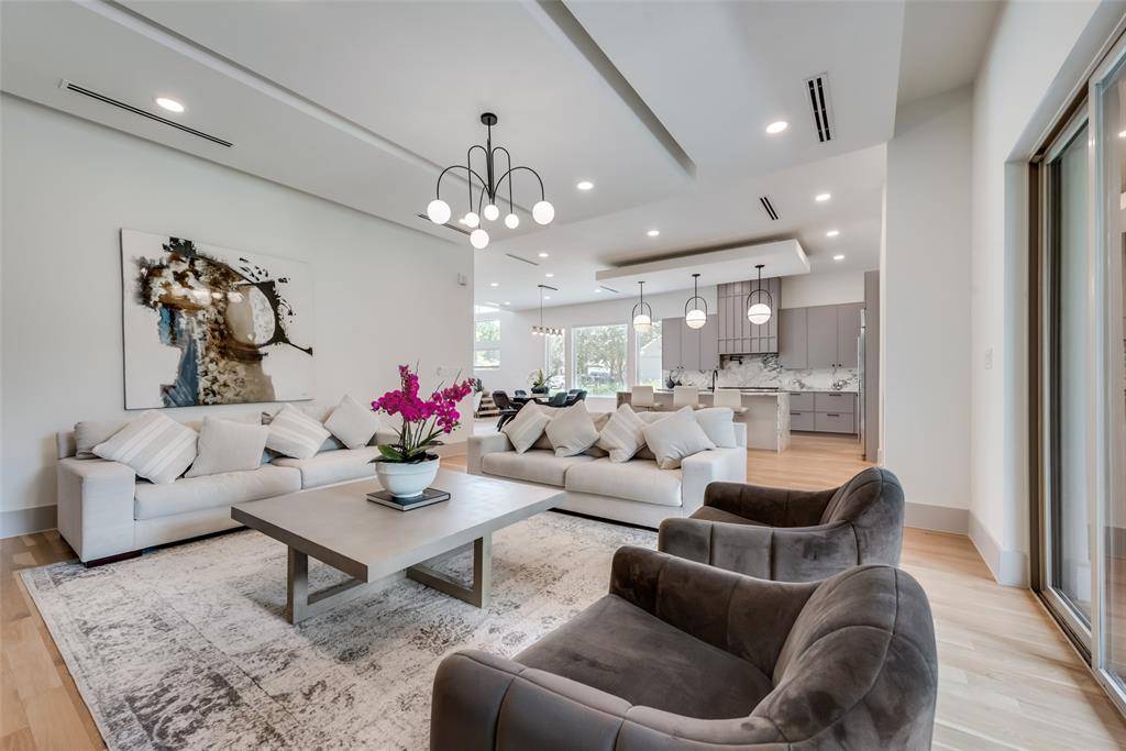 4528 W Amherst Avenue, Dallas, TX 75209