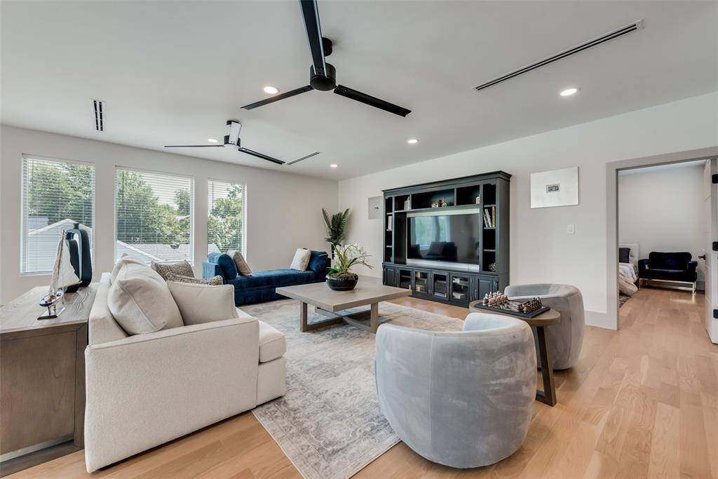 4528 W Amherst Avenue, Dallas, TX 75209
