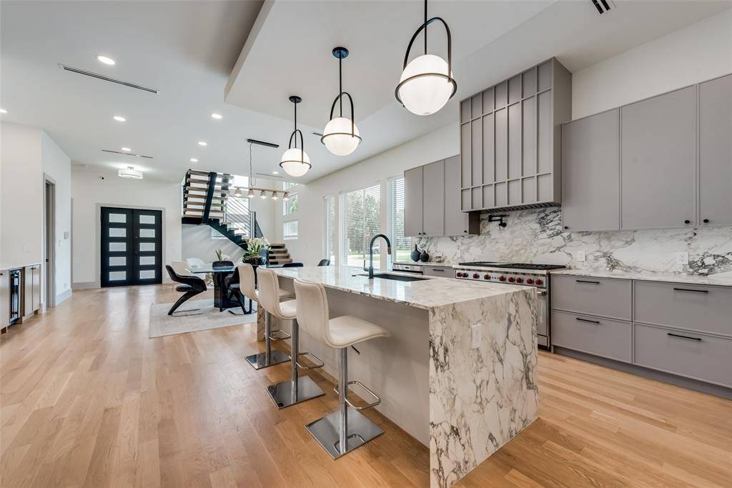 4528 W Amherst Avenue, Dallas, TX 75209