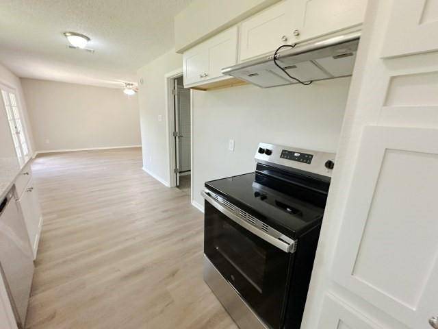 328 Hillside Court, Burleson, TX 76028