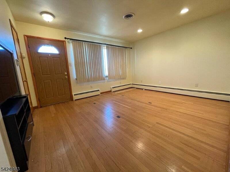 405-407 Redcliffe St, Elizabeth City, NJ 07206