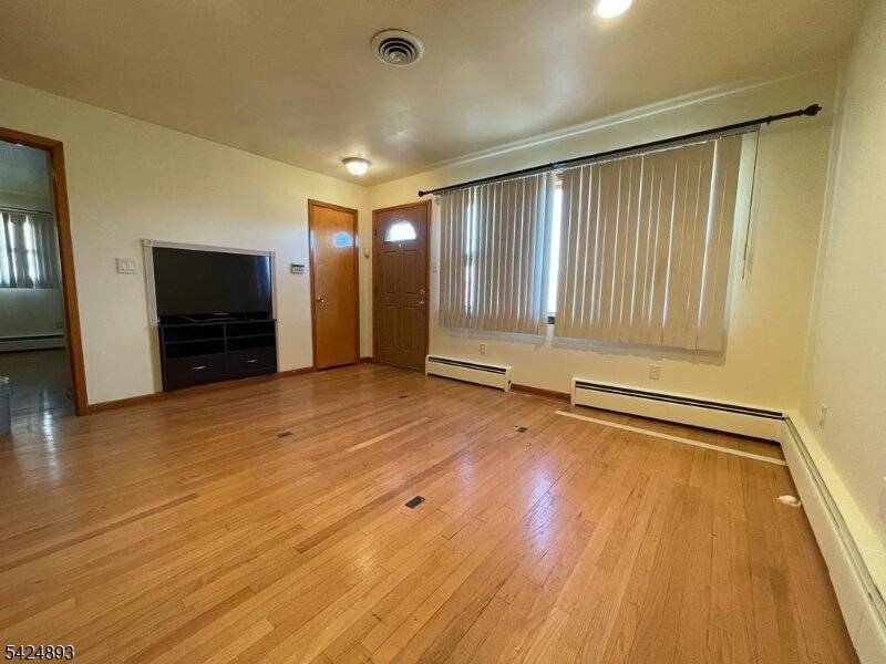 405-407 Redcliffe St, Elizabeth City, NJ 07206
