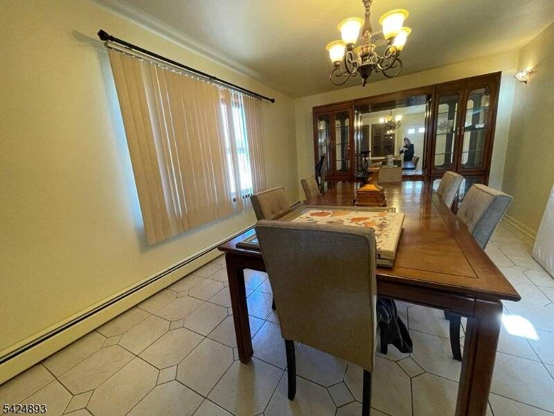 405-407 Redcliffe St, Elizabeth City, NJ 07206