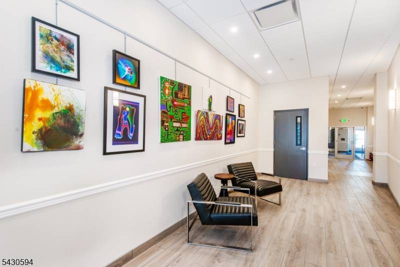 246 Main St #404, Chatham Boro, NJ 07928