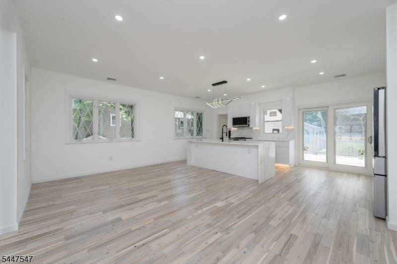 137 Myrtle Ave, Allendale Boro, NJ 07401