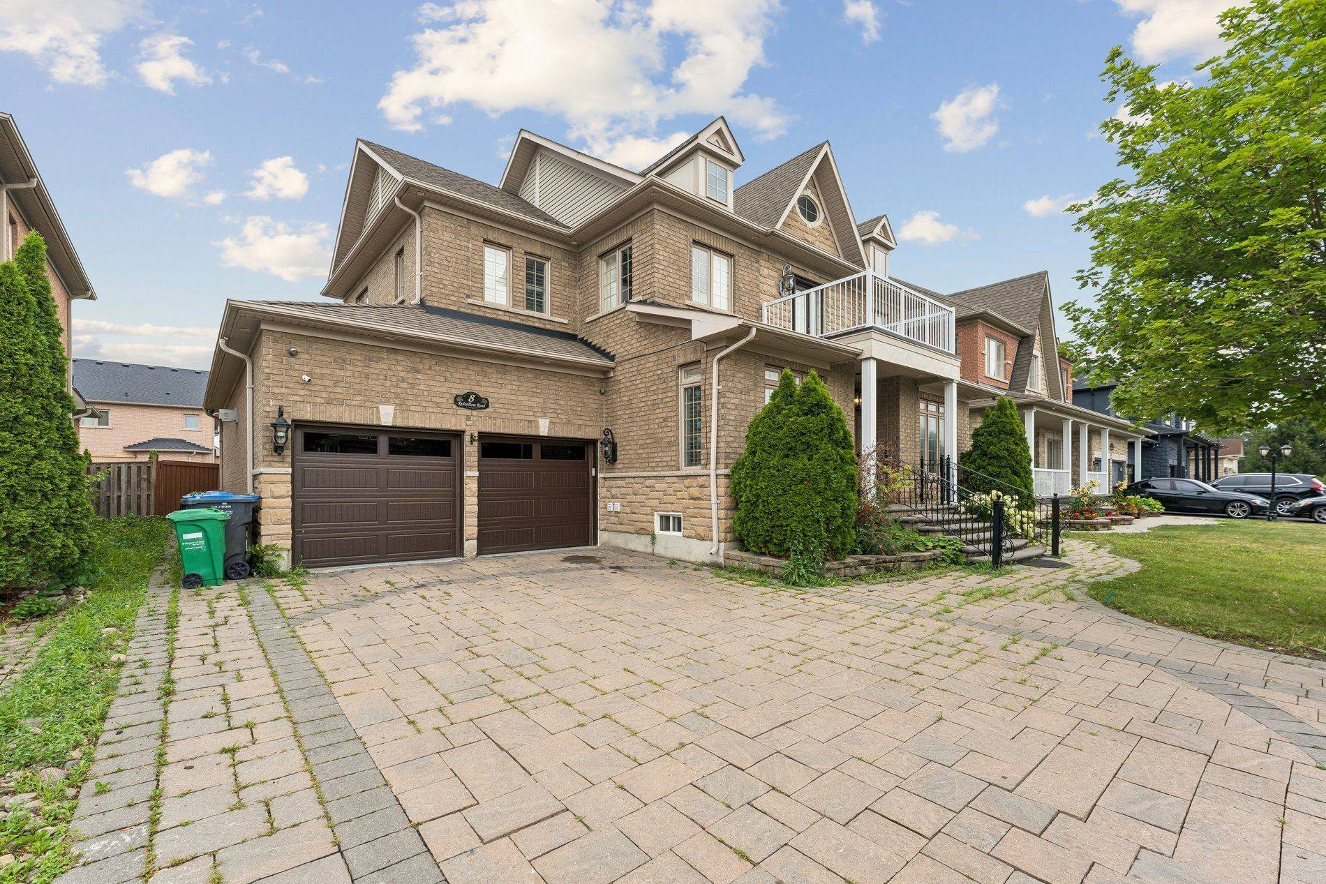 8 Redwillow RD, Brampton, ON L6P 2A3
