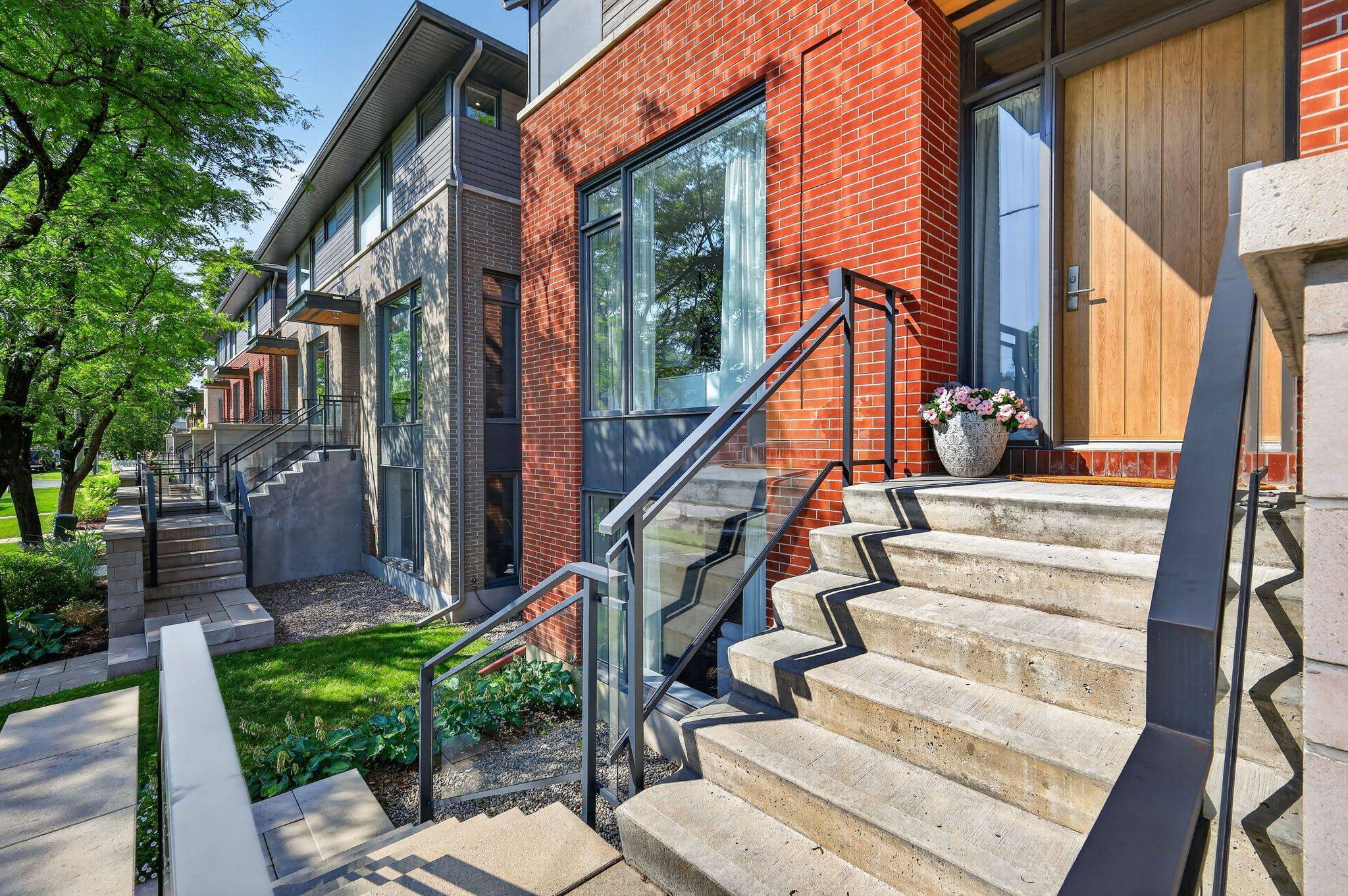 526 Edison AVE, Carlingwood - Westboro And Area, ON K2A 3Y5
